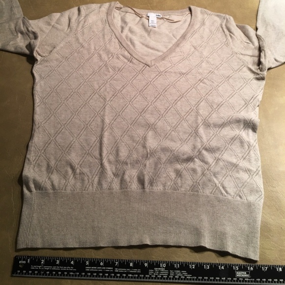 H & M Pullover V-neck sweater, SPRING SUMMER, Oatmeal BEIGE, Women’s Large - Picture 5 of 8